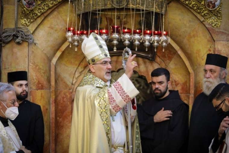 Patriarch Pierbattista Pizzaballa blesses the congregation at the Church of the Holy Sepulchre in Jerusalem on April 4, 2021. (Latin Patriarchate of Jerusalem)