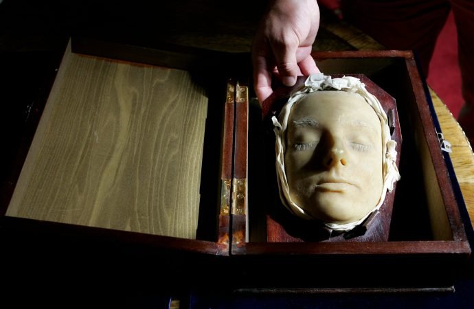 A wax death mask of Mary Queen of Scots, made in 1587 after her execution, is placed into its carrying case at Lyon and Turnbull auctioneers in Edinburgh, Scotland, Aug. 1, 2006. A set of golden rosary beads -- held by the Catholic Scottish queen when she was beheaded in London -- were reported stolen in 2021 from Arundel Castle, the ancestral home of the Catholic dukes of Norfolk. (David Moir/Reuters via CNS)