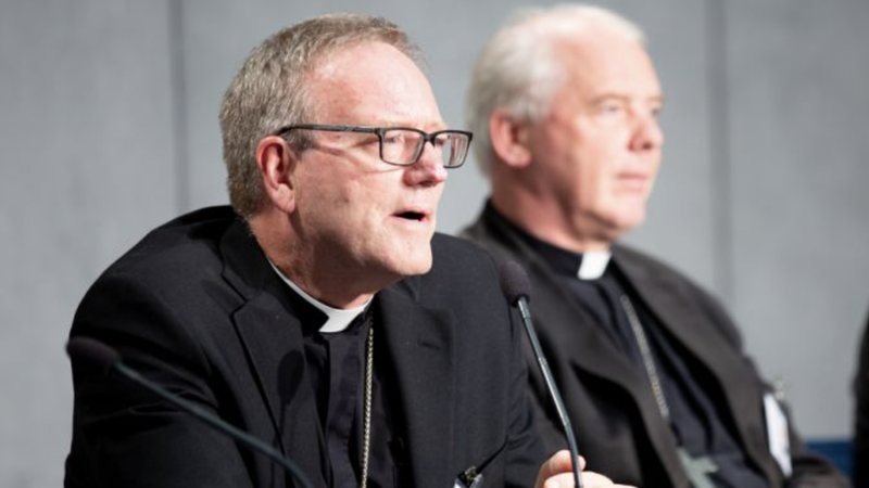 Bishop Robert Barron responds to a question at a press conference. (Daniel Ibanez/CNA)
