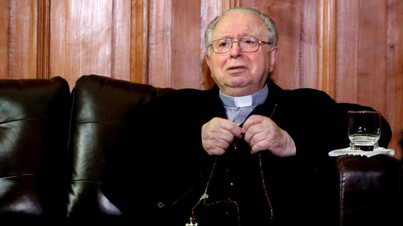 Chilean Fernando Karadima, the defrocked priest at the heart of a sexual abuse case that rocked Chile's Catholic Church, died of natural causes July 25, 2021. He was 90. He is pictured with a rosary inside the Supreme Court building in Santiago Nov. 11, 2015. (CNS photo/Carlos Vera, Reuters)