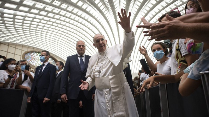 Pope Francis waves during his general audience in the Vatican's Paul VI hall Aug. 11, 2021. The pope continued his series of audience talks focused on St. Paul's Letter to the Galatians and reflected on what role God's law to Moses plays in helping people encounter Christ. (CNS photo/Vatican Media)