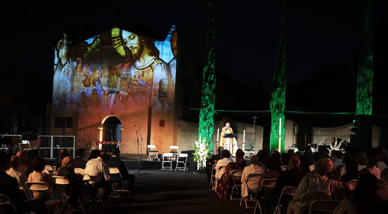 Archbishop Gomez addresses LA Catholics at the kickoff of 40 hours of adoration for the start of the San Gabriel Mission Jubilee Year. (Victor Alemán)