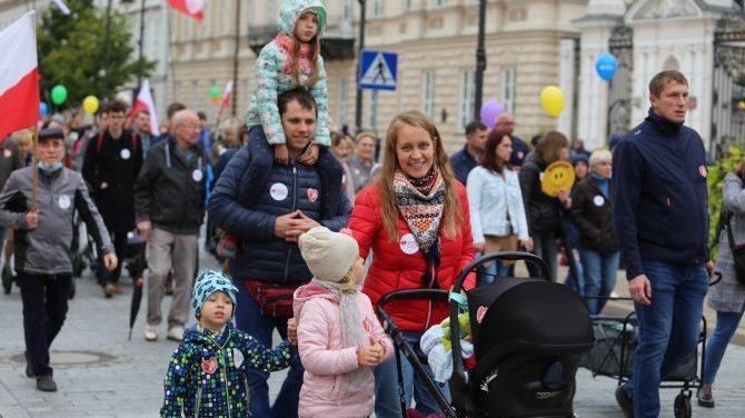 A family participates in Poland's March for Life and the Family in Warsaw on Sept. 19, 2021. (Family News Service via CNA)