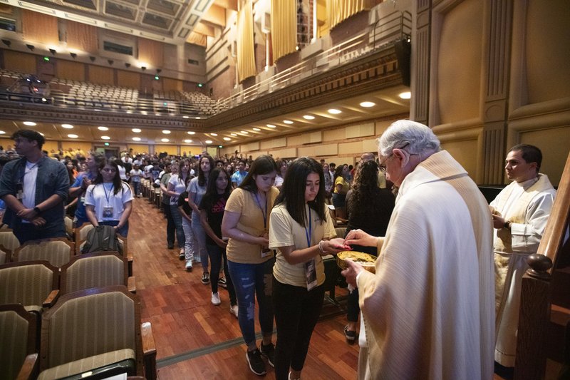 Archbishop Gomez distributes communion to young LA Catholics at the 2019 City of Saints. (Victor Alemán)