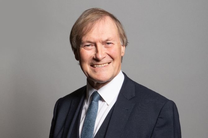 Official portrait of Sir David Amess (Richard Townshend/Wikimedia)