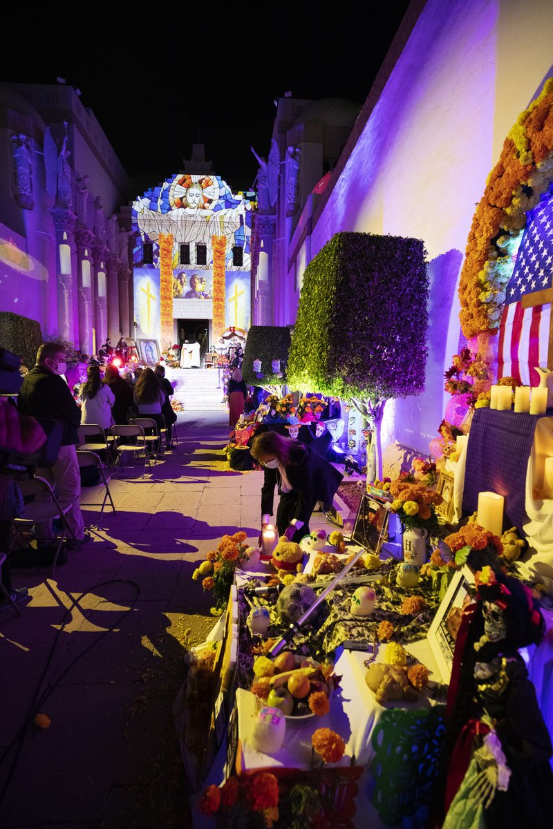 Altars were built by representatives of the Archdiocese’s departments. (Victor Alemán)