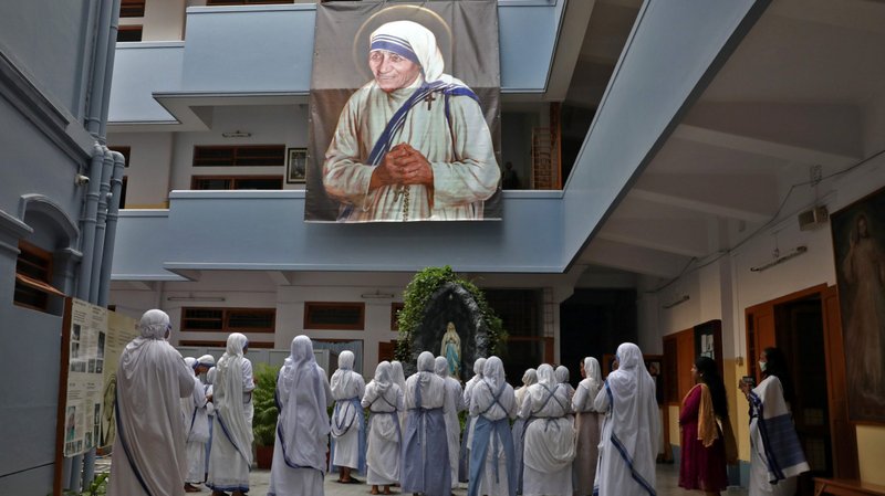 Members of the Missionaries of Charity pray in Kolkata, India, Aug. 26, 2021. The order's renewal application under the Foreign Contribution Regulation Act was not approved, which means the nuns in India may not use any foreign currency account "until the matter is resolved." (CNS photo/Rupak De Chowdhuri, Reuters)