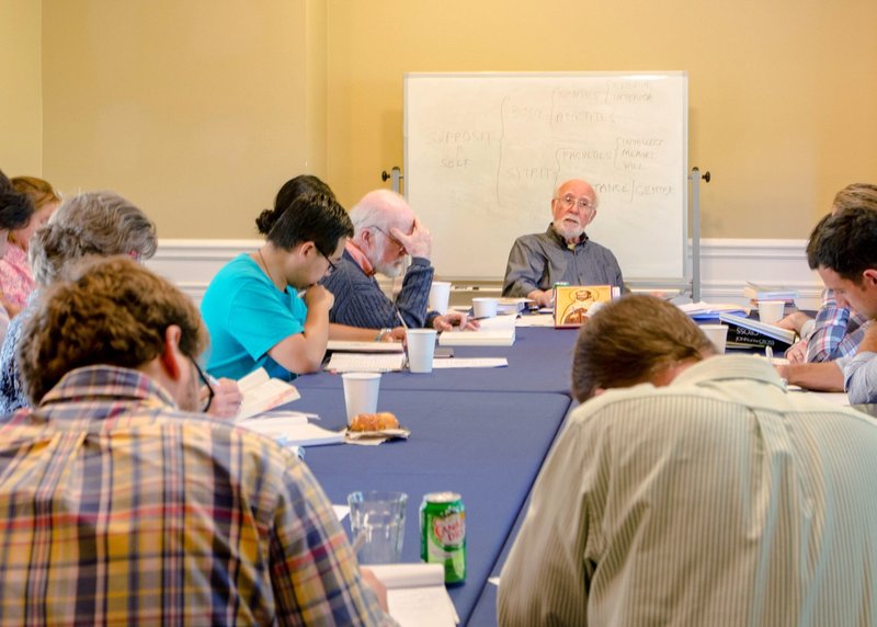 Bernard McGinn, a theologian, religious historian and spirituality scholar, gives a master class to graduate students at the Lumen Christi Institute at the University of Chicago Sept. 22, 2018. (CNS photo/Mark Franzen, Lumen Christi Institute)