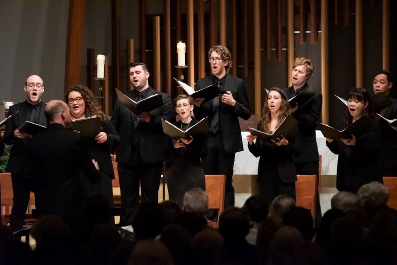 Artistic Director Robert Istad conducts Pacific Chorale (Doug Gifford Photography)