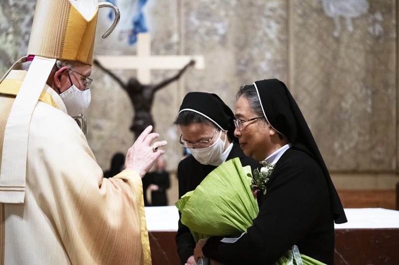 Archbishop Gomez blesses two jubilarians from the Lovers of Holy Cross Los Angeles, one a 50-year jubilarian, the other 25. (Victor Alemán)
