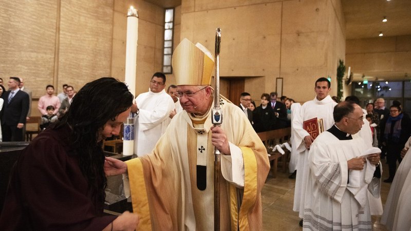 Archbishop Gomez during baptisms at Easter Vigil Mass in 2019 at the Cathedral of Our Lady of the Angels. (Victor Alemán)