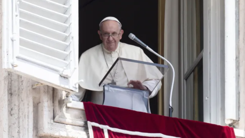Pope Francis delivers the Regina Coeli address in St. Peter's Square, May 29, 2022. (Vatican Media via CNA)