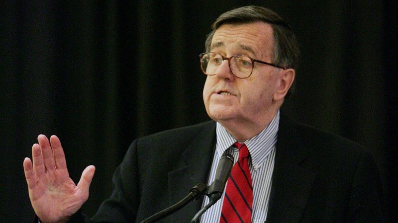 Political commentator Mark Shields talks about presidential campaigns in an opening address to the Catholic Press Association's annual meeting in Washington May 26, 2004. Shields provided weekly political analysis and commentary for the PBS "NewsHour" from 1988 to 2020. He died June 18, 2022, at his home in Chevy Chase, Md. He was 85. (CNS photo/Nancy Wiechec)