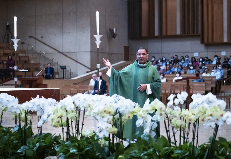 Father David Gallardo gives the homily during his last Sunday morning Mass as pastor at the Cathedral of Our Lady of the Angels on June 26. (Victor Alemán)