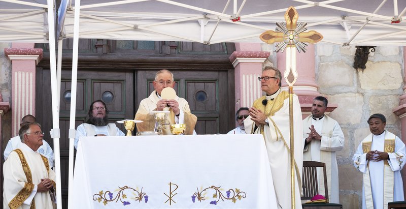 Archbishop Gomez and Bishop Barron during the consecration. (Victor Alemán)
