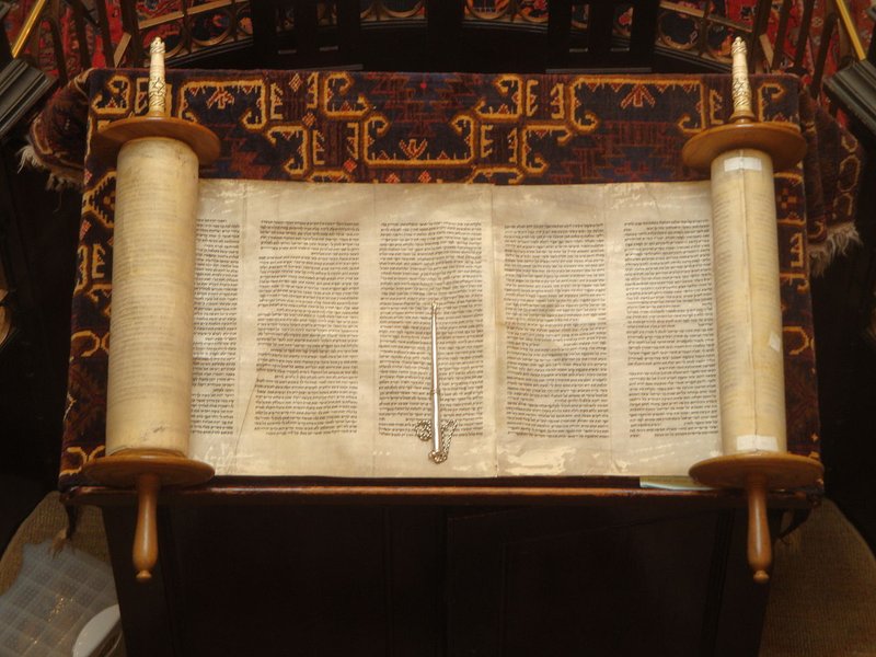 An open Torah scroll. (Wikimedia Commons)