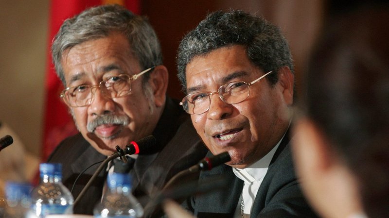Retired East Timorese Bishop Carlos Filipe Ximenes Belo, center, speaks a March 26, 2007, news conference in Jakarta, Indonesia. The Nobel Peace Prize winner has been accused of sexual abuse of minors. (CNS photo/Dadang Tri, Reuters)