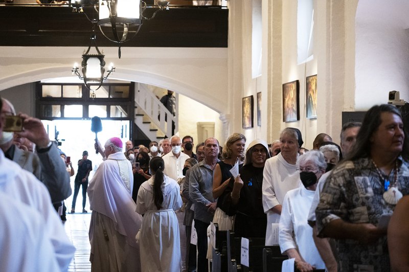 Archbishop Gomez blesses the newly restored church. (Victor Alemán)