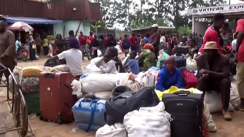 Displaced people fleeing the war in Cameroon. (Public Domain via CNA)