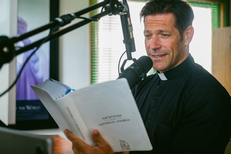 Father Mike Schmitz, host of the Bible in a Year Podcast and the upcoming new Catechism in a Year podcast, set to launch Jan. 1, 2023. (Ascension via CNA)