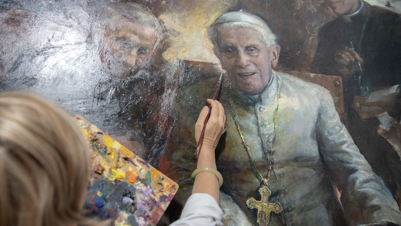 Natalia Tsarkova works on a portrait of Pope Emeritus Benedict XVI in her studio in central Rome. (Daniel Ibáñez/CNA)
