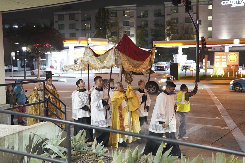 Young people from St. Andrew in the eucharistic procession through the streets of Pasadena Nov. 30. (Isabel Cacho)