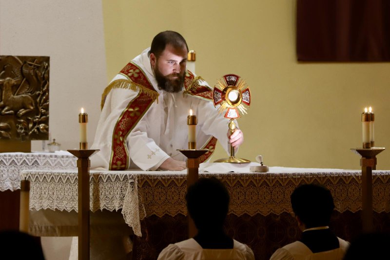 Dominican Father Patrick Hyde, a National Eucharistic Revival preacher, presides over Eucharistic adoration during a youth and family retreat March 23, 2023, in St. Anthony of Padua Church of St. Mary of Mount Carmel Parish in Hammonton, N.J. (OSV News/Mike Walsh, courtesy Catholic Star Herald)