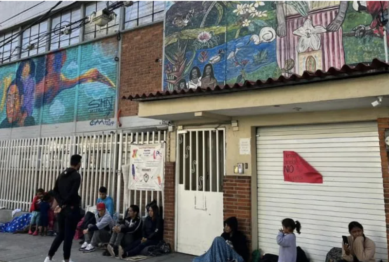 Migrants outside a foster home in Mexico City. (Pastoral of Human Mobility Primate Archdiocese of Mexico)