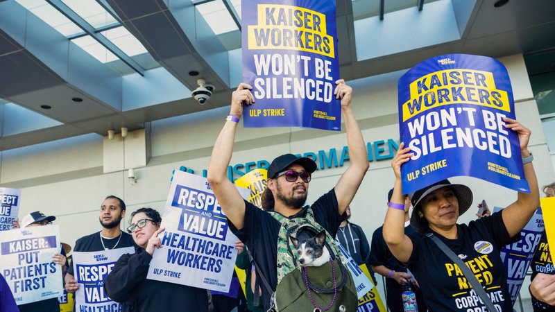 Health care workers strike in front of Kaiser Permanente Los Angeles in Los Angeles Oct. 4, 2023. The strike lasted three days in several states and was the largest health care workers' strike in U.S. history. (OSV News/Aude Guerrucci, Reuters)