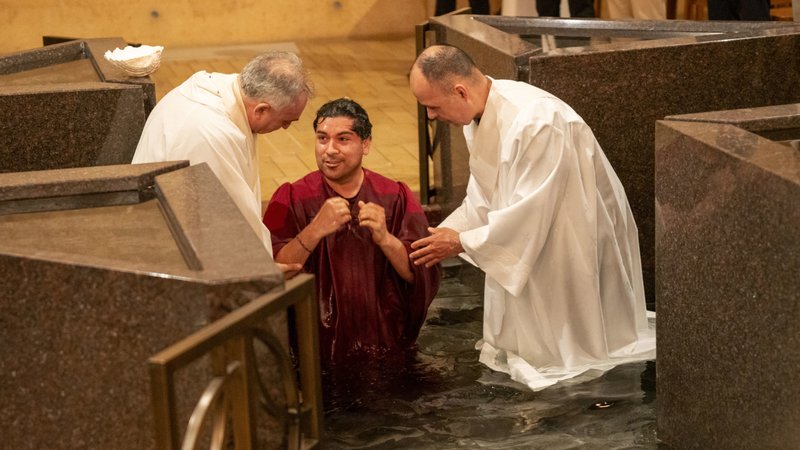 A catechumen is baptized at the Cathedral of Our Lady of the Angels during the 2024 Easter vigil on March 30. (John Rueda)