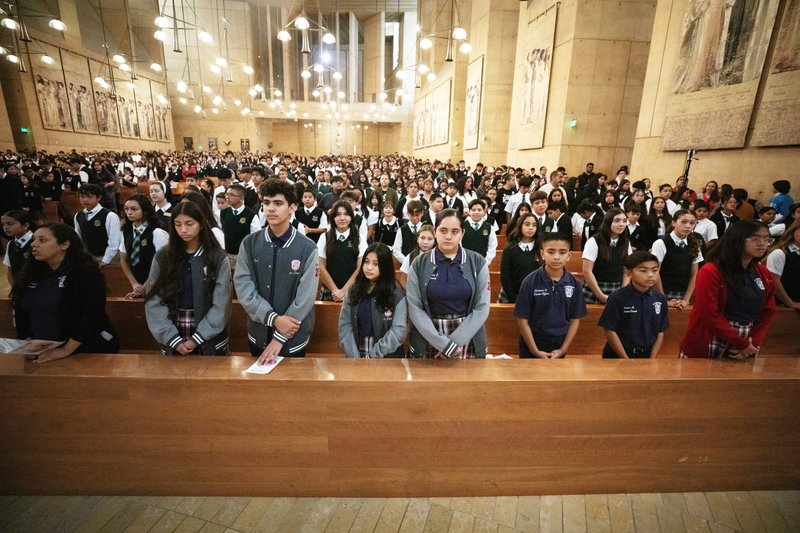 Students pray during the annual Missionary Childhood Association Youth Appreciation Mass on Oct. 16. (Victor Alemán)