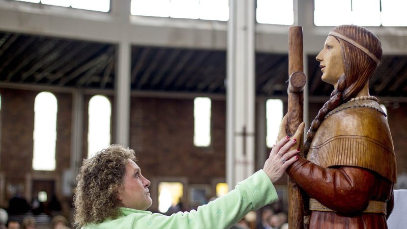 Deborah Amell touches a statue of St. Kateri Tekakwitha in 2012 at Our Lady of the Martyrs Shrine in Auriesville, New York. (OSV News/Jason Greene, Reuters)
