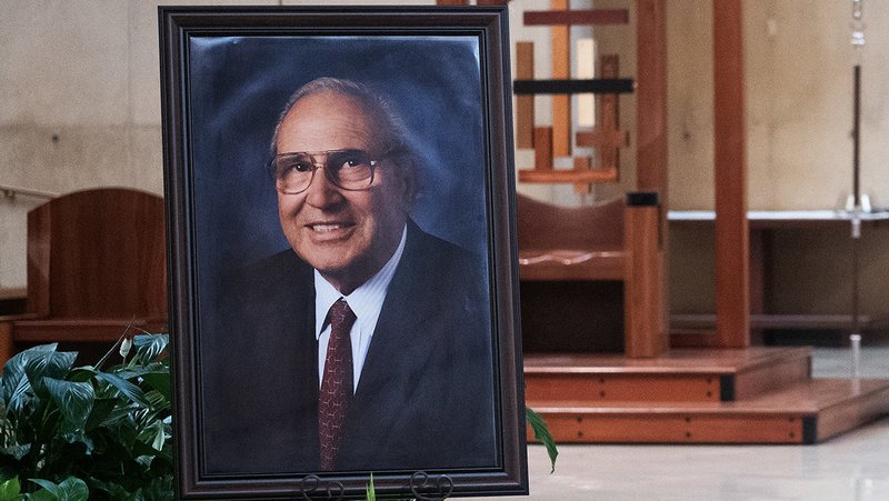 A portrait of Louie Carnevale was displayed at his Jan. 31 funeral at the Cathedral of Our Lady of the Angels. (Victor Alemán)