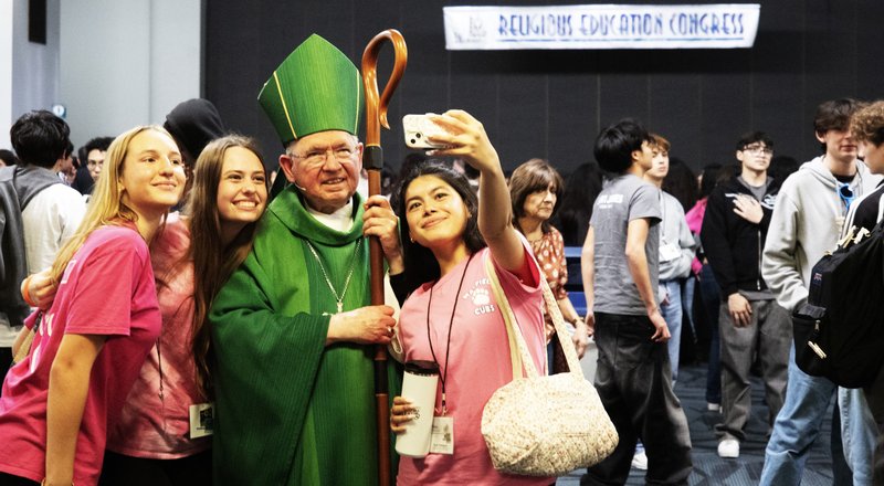 Archbishop Gomez takes a selfie with teens at the 2025 RECongress Youth Day, held in Anaheim Feb. 20. (Victor Alemán)