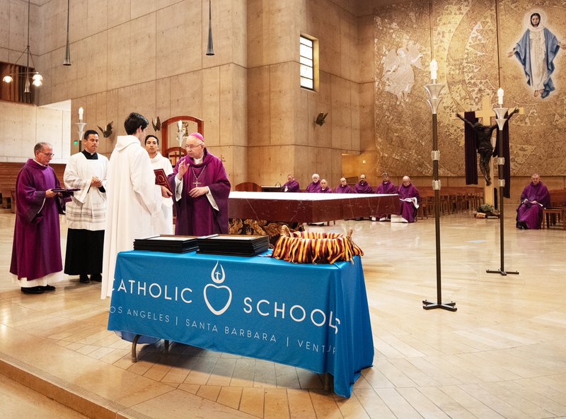 Archbishop José H. Gomez offers a blessing for the awards and medals to be handed out at the Christian Service Awards Mass on March 18 at the Cathedral of Our Lady of the Angels. (Victor Alemán)