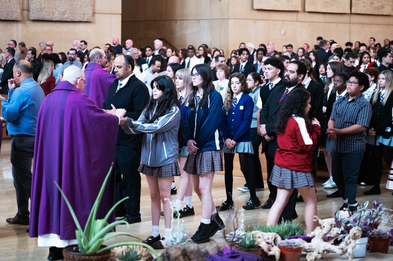 Attendees receive holy Communion during the Christian Service Awards Mass on March 18 at the Cathedral of Our Lady of the Angels. (Victor Alemán)