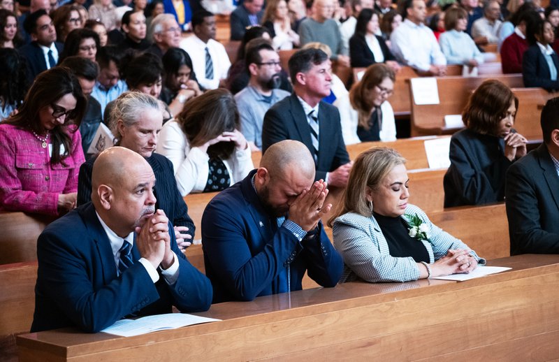 Students, teachers, and supporters pray during the 2025 Christian Service Awards Mass, the 51st version of the event organized by the archdiocese’s Department of Catholic Schools. (Victor Alemán)