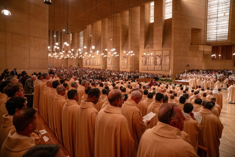 About 400 priests from the Archdiocese of Los Angeles joined the nearly 4,000 who attended the annual Chrism Mass at the Cathedral of Our Lady of the Angels on April 14. (John Rueda)