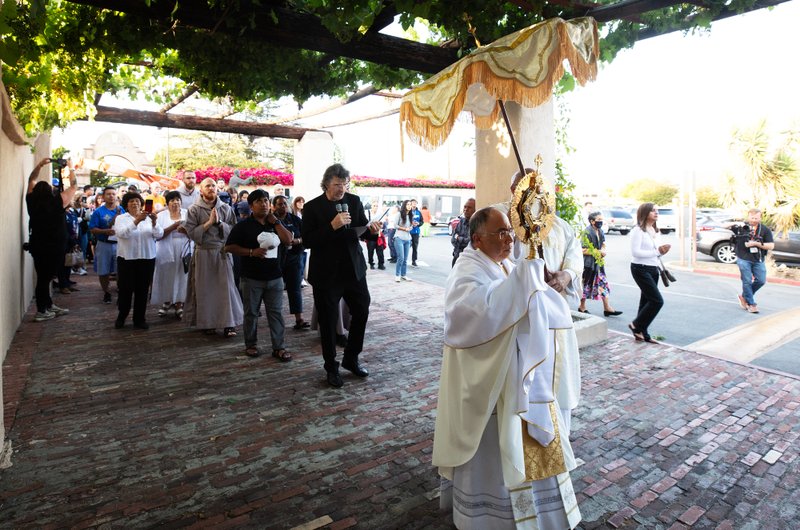Auxiliary Bishop Brian Nunes carries the monstrance during a Eucharistic procession at Mission San Gabriel Arcángel on June 21 as part of the National Eucharistic Pilgrimage. (Victor Alemán)
