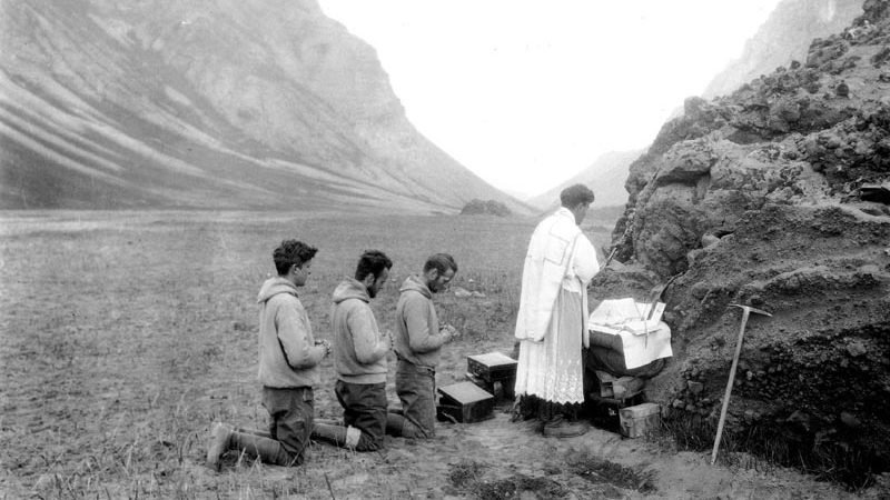 Father Bernard Hubbard, SJ, celebrating Mass in Aniakchak, Alaska. (Wikimedia Commons)