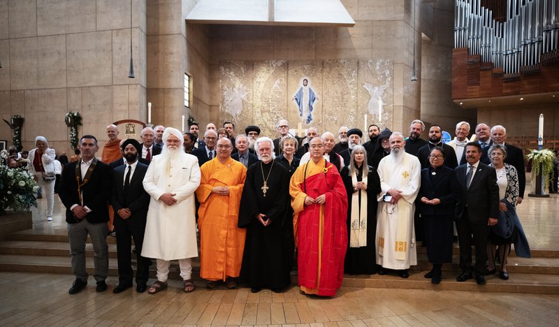 Father Alexei Smith, center with white beard, ecumenical and interreligious officer for the Archdiocese of Los Angeles, stands with dozens of interfaith leaders who attended the memorial Mass for Pope Francis on April 25. (Victor Alemán)
