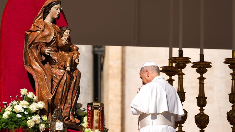 Pope Leo XIV prays before a statue of Mary and the Child Jesus behind the relics of Sts. Carlo Acutis and Pier Giorgio Frassati during the Mass for their canonization in St. Peter’s Square at the Vatican Sept. 7, 2025. (CNS photo/Lola Gomez)
