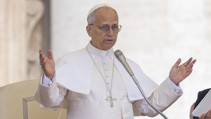 Pope Leo XIV leads the recitation of the Lord's Prayer at the end of his weekly general audience in St. Peter's Square at the Vatican Sept. 24, 2025. (CNS photo/Pablo Esparza)