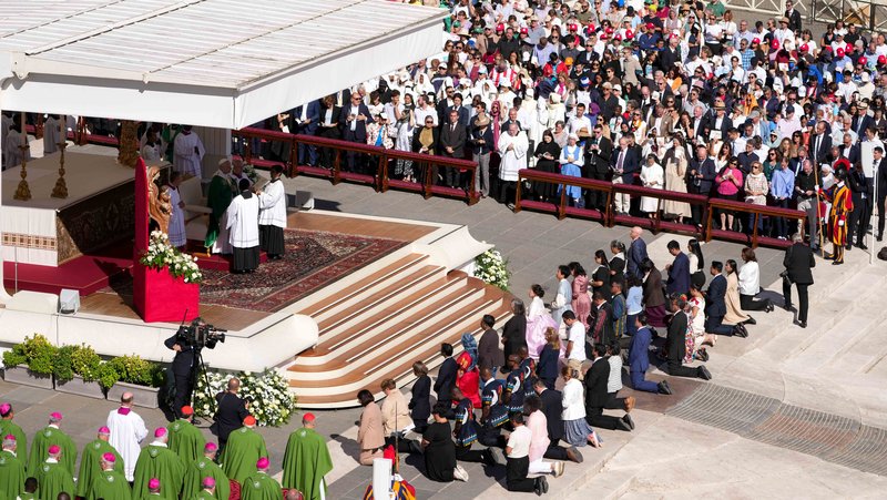Pope Leo XIV celebrates Mass for the Jubilee of Catechists and installs 39 people in the ministry of catechist as they kneel before him in St. Peter’s Square at the Vatican Sept. 28, 2025. (CNS photo/Lola Gomez)