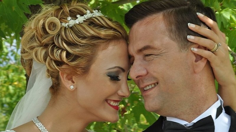 A newly married couple. (Wikimedia Commons)