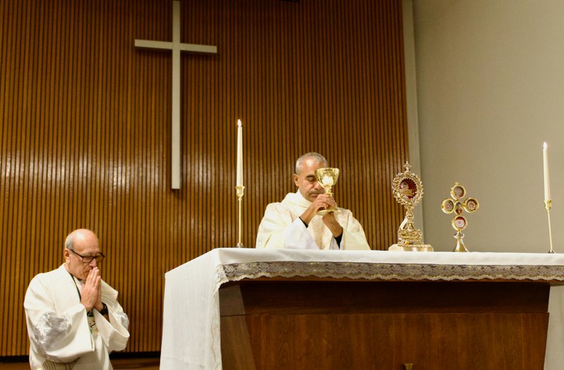 Msgr. Anthony Figueiredo presides over a Mass in honor of St. Carlo Acutis' relic visit to LA Men’s Central Jail on Oct. 20. (Reese Cuevas)