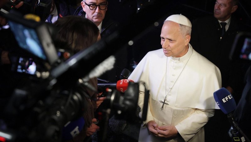 Pope Leo XIV speaks to reporters after a daylong stay at the papal villa of Castel Gandolfo on Nov. 25, 2025. (Daniel Ibáñez/CNA)