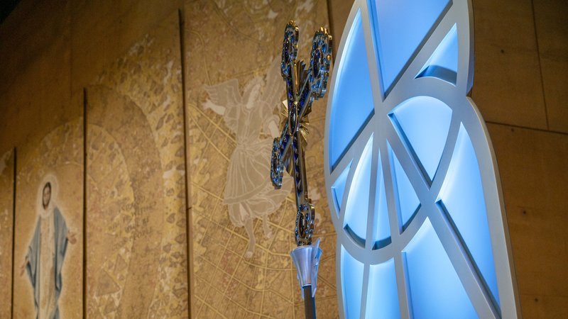 The special processional cross used at the Cathedral of Our Lady of the Angels to open the Jubilee Holy Year. (John Rueda)