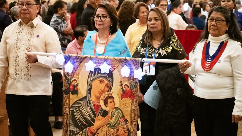 LA Catholics process into the Cathedral of Our Lady of the Angels for the 2024 Simbang Gabi kickoff Mass. (Victor Alemán)