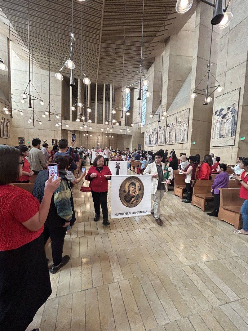 Attendees process in to the Cathedral of Our Lady of the Angels on Jan. 18 for the Feast of Santo Niño Mass. (Carolina Guevara)
